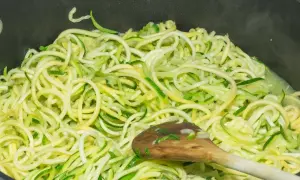 Jaka maszynka do spaghetti z cukinii? Wybierz najlepszą dla siebie!