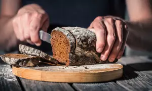Zamienniki pieczywa: 15+ zdrowych alternatyw bez glutenu i węglowodanów