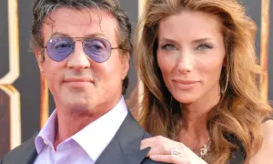 Sylvester Stallone z żoną Jennifer Flavin na czerwonym dywanie.