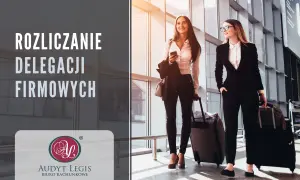 Dwie kobiety w eleganckich strojach biznesowych z walizkami w nowoczesnym wnętrzu, prawdopodobnie lotnisku.