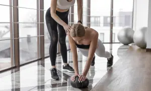 Ile razy w tygodniu CrossFit? Klucz do efektów i uniknięcia przetrenowania.