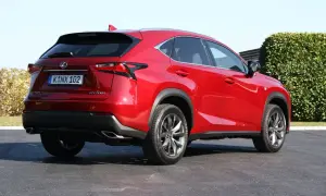 Lexus NX 300h: Bak 56L, zasięg 1000 km? Poznaj spalanie!