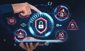 Dłoń dotyka ekranu z ikonami symbolizującymi bezpieczeństwo cybernetyczne: kłódka, klucz, dokumenty, chmura, identyfikator.