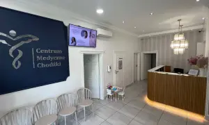 Recepcja i poczekalnia w Centrum Medycznym Chodźki w Lublinie.
