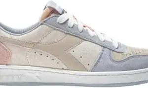 Scarpa Diadora Magic Basket Low in camoscio e pelle, con inserti color pastello e suola bianca.