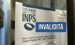 Busta INPS con la scritta "INVALIDITÀ". Potrebbe riguardare una pratica per piede cavo e invalidità.