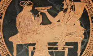 Scène antique : une femme, peut-être la femme d'Hadès, offre une coupe à un homme barbu.