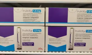 Cztery opakowania leku Trulicity 1,5 mg, zawierające po dwa wstrzykiwacze półautomatyczne z dulaglutydem.