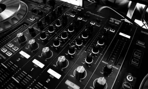 Idealne podkłady muzyczne: Gdzie szukać i jak używać legalnie?
