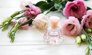 Jak zrobić perfum z płatków róży – naturalny sposób na piękny zapach