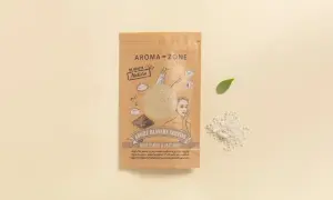 Argilla bianca in polvere, dalle proprietà addolcenti e lenitive, ideale per pelli sensibili. Aroma-Zone.