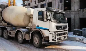 Cena betonu za kubik: Pełny koszt transportu, pompy i VAT