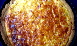Złocisty quiche lorraine, idealny na obiad lub kolację. Ten przepis na quiche lorraine zachwyci każdego!