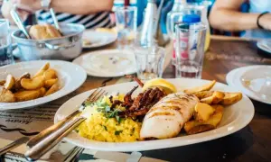 Gdzie zjeść w Darłówku? Odkryj najlepsze lokale gastronomiczne