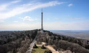 Gdzie jest Łysa Góra? Odkryj jej tajemnice i atrakcje w okolicy