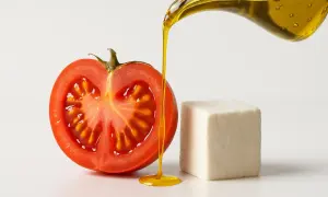 Pomodori, formaggio e olio d'oliva: un trio gustoso che non impatta negativamente sulla glicemia.