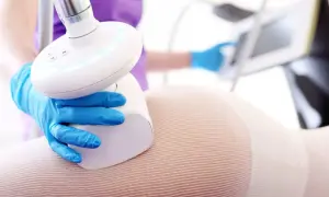 Zabieg endermologii na pośladki, który przynosi widoczne efekty w redukcji cellulitu i poprawie jędrności skóry.