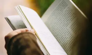 Fascynujące książki o politykach: 10 pozycji, które musisz przeczytać