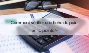 Lunettes et calculatrice sur des documents financiers. Apprenez à vérifier votre fiche de paie gratuitement en 10 points.