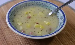 Jaką zupę na wędzonce przygotować, by zachwycić smakiem?
