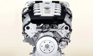 Silnik V10 TDI Volkswagena. TDI to skrót od Turbocharged Direct Injection, oznaczający turbodoładowany wtrysk bezpośredni.