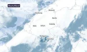 Wetterkarte von Deutschland mit Städten wie Berlin, Hamburg, Köln. Der Pilot gibt eine Ansage zum Wetter.