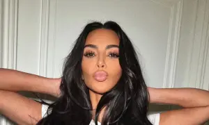 Rzęsy efekt Kim Kardashian: Jak uzyskać idealny dramatyczny look