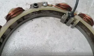 Silnik z kosiarki i alternator? Zrób własny generator 12V/230V!