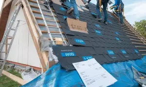 Ile kosztuje wymiana dachu 100m2? Sprawdź, co wpływa na ceny