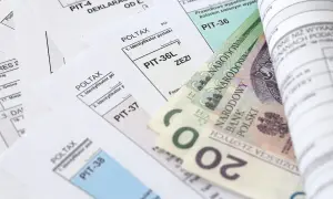 Formularze PIT i polskie banknoty. Kiedy można rozliczyć PIT 2026? Czas na podatki i pieniądze.