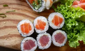 Ile sushi na 2 osoby? Sprawdź, ile zamówić, by nie żałować