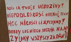 Staropolskie życzenia urodzinowe: Jak uczcić jubilata z klasą?