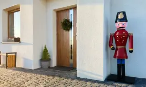 Jak łatwo stworzyć dziadka do orzechów DIY na święta i nie tylko