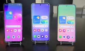 Trzy nowe Samsungi obok siebie, każdy z innym kolorowym tłem i widżetami. Kiedy nowy Samsung, to zawsze ekscytacja!