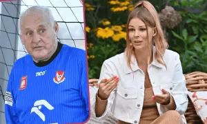 Jan Tomaszewski w niebieskiej koszulce i młoda kobieta na tle roślin.