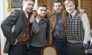 Przyjaciele z "Czasu honoru" obsada: Janek, Bronek, Michał i Władek pozują do zdjęcia.