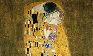 Ein Mann küsst eine Frau in einem goldenen Gewand. Die **Historismus Malerei** zeigt ein inniges Paar, umhüllt von Mustern und Ornamenten.