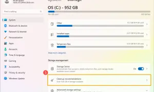 Ustawienia Windows 11: Zarządzanie dyskiem, sekcja "Zalecenia dotyczące oczyszczania" pokazuje ponad 5 GB wolnego miejsca.