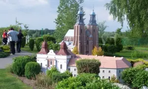 Skansen Miniatur w Pobiedziskach: Odkryj fascynującą historię i atrakcje