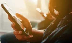 Wyłącz niebieskie światło w telefonie: Lepszy sen i ochrona wzroku