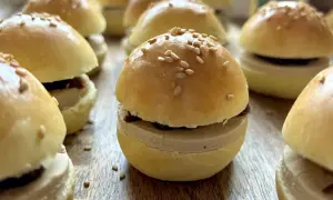 Mini burgers parfaits : recettes, astuces & buns maison pour l'apéro