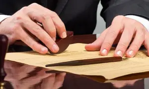 Pozew o uchylenie alimentów czy wygaśnięcie obowiązku alimentacyjnego – co wybrać?
