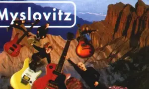 Myslovitz - miłość w czasach popkultury. Członkowie zespołu na tle gór, otoczeni gitarami, jakby w kosmicznej podróży.