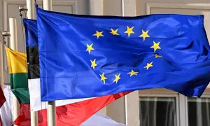 Flaga Europy: Co oznaczają 12 gwiazd? Symbolika i historia