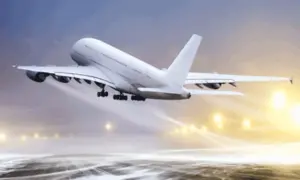 Ein großes weißes Flugzeug hebt ab. Wenn Sie wissen wollen, was tun gegen Flugangst, denken Sie an diesen Moment der Freiheit.