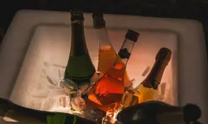 Butelka wina ile to piw? Zaskakujące fakty o alkoholu, które musisz znać