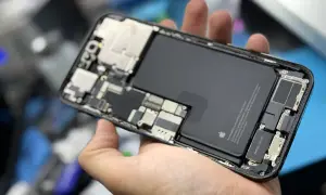 Wymiana baterii iPhone 12: objawy, koszty i najlepsze serwisy