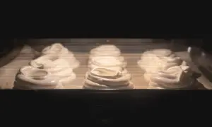 Dlaczego beza płacze? Rozwiąż problem syropu raz na zawsze!