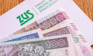 ZUS i polskie banknoty 100, 200, 500 zł. To może być kapitał początkowy na start działalności.