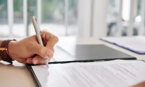 Czy firma może odstąpić od umowy? Poznaj kluczowe zasady i wyjątki